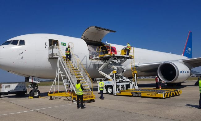 Nova rota de carga aérea internacional impulsiona a importação e exportação em SC