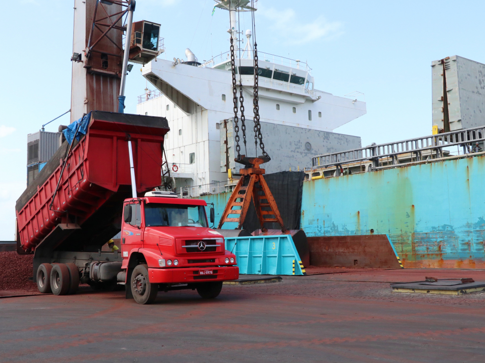 Porto de Imbituba consolida embarques de minério de ferro
