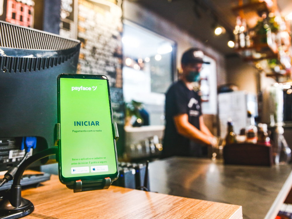 Payface firma parceria e mais de 100 mil varejistas poderão realizar pagamento por reconhecimento facial