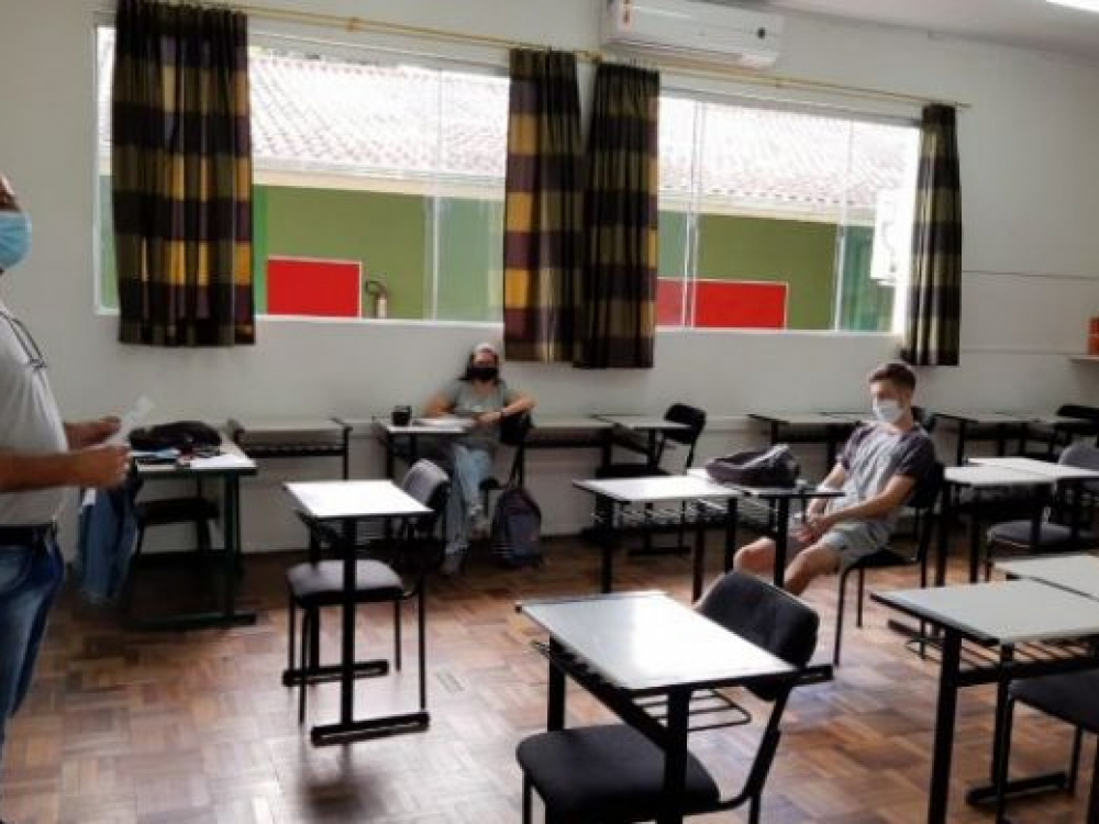 Governo do Estado publica decreto que regulamenta volta das aulas presenciais em SC