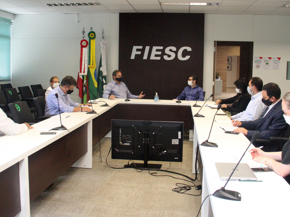 FIESC debate Programa Travessia e investimentos com o governo
