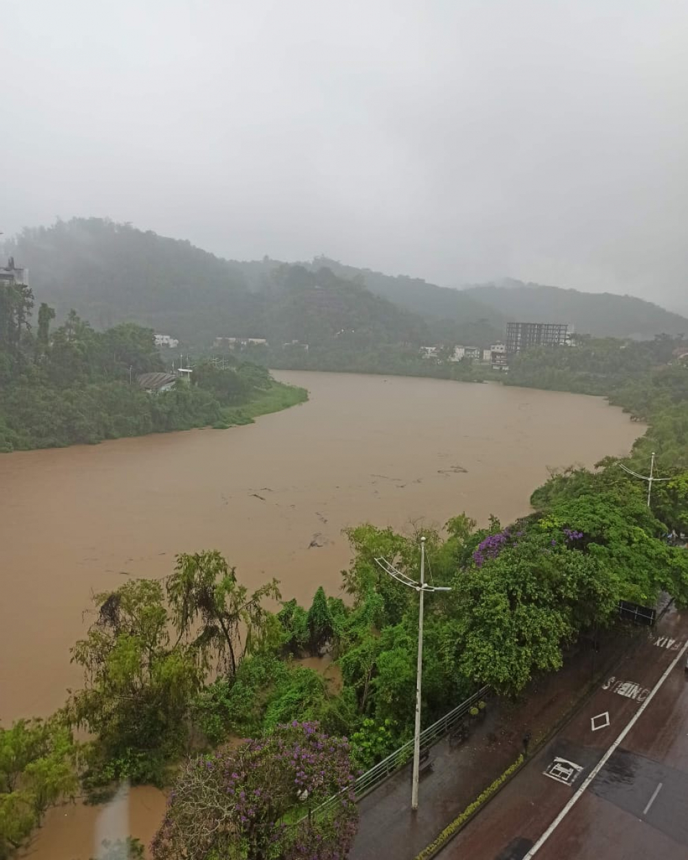 Rio Itajaí-Açu deve chegar a 7,50m às 22h da desta quinta-feira