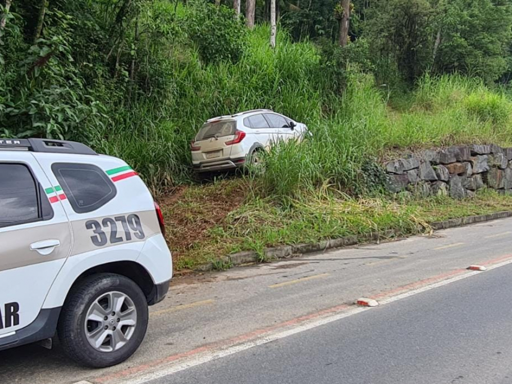 Homens armados assaltam agência da Viacredi no bairro Itoupava Central