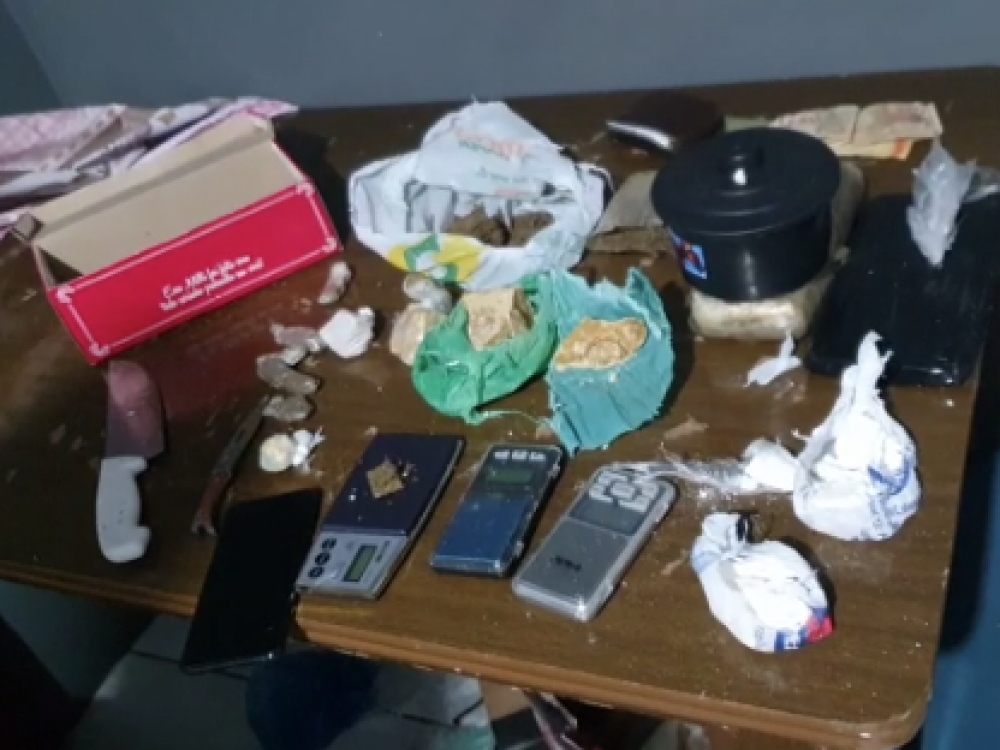Homem é preso por tráfico de drogas no bairro Passo Manso