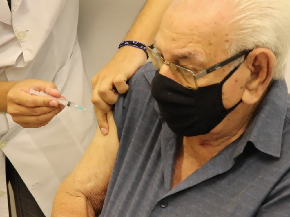 Blumenau disponibiliza mais vagas para vacinação de idosos com 90+ contra o coronavírus