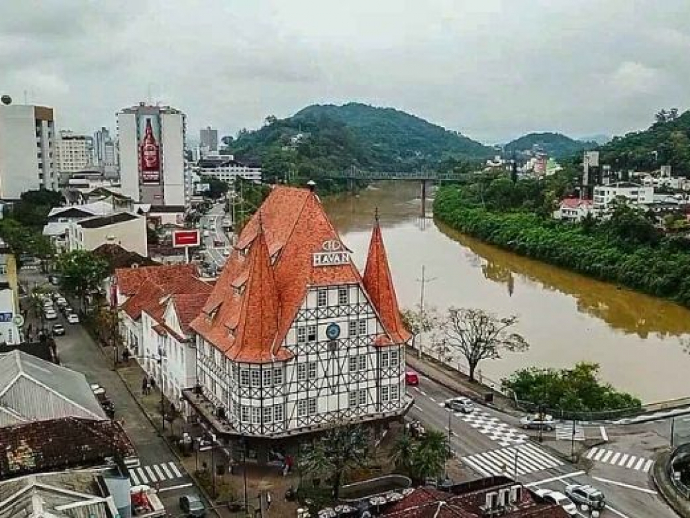 Quinta-feira de nuvens e possibilidade de chuva em Blumenau 