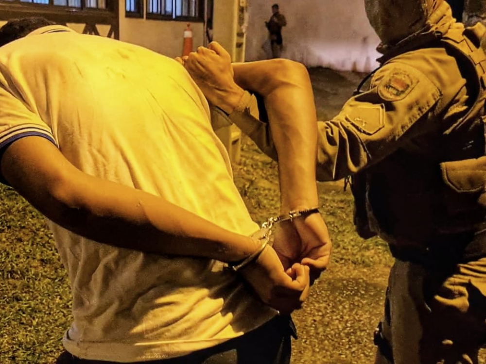 PM prende três homens suspeitos de praticarem roubos por Blumenau