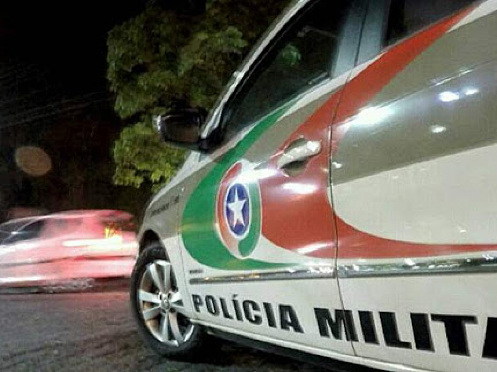 Em posse de arma de fogo, homem ameaça populares no bairro Ribeirão Fresco