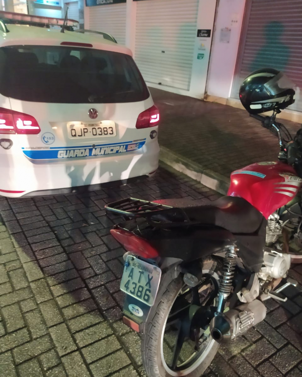 GMT recupera motocicleta furtada durante operação no Centro de Blumenau 