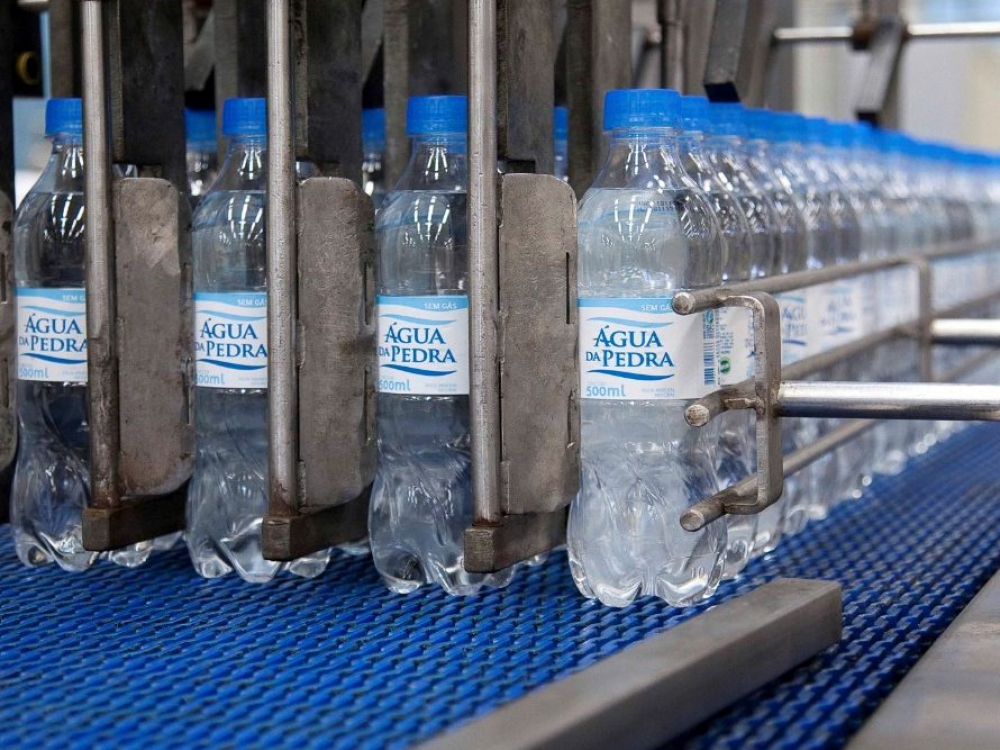 Bebidas Fruki doa 100 mil garrafas de água mineral para 19 hospitais de SC e RS