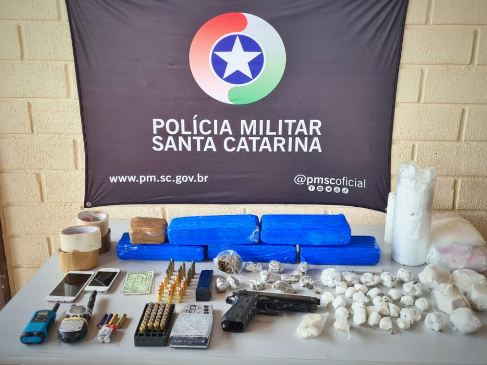 Arma, munições e drogas são apreendidas em operação da Polícia Militar