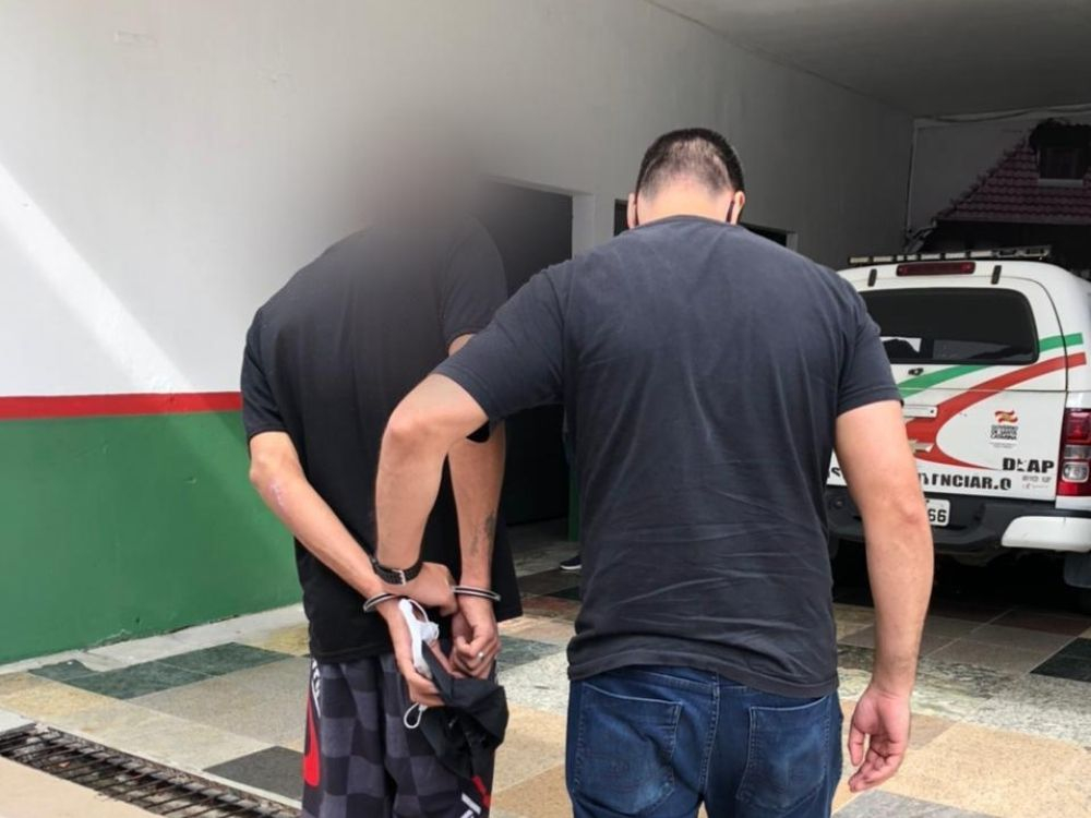 Polícia Civil prende suspeito de assaltar farmácia no bairro Itoupava Central