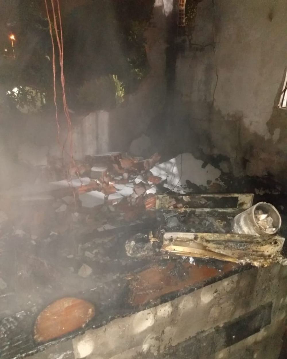 Idoso é salvo pelo irmão em incêndio no bairro Fortaleza
