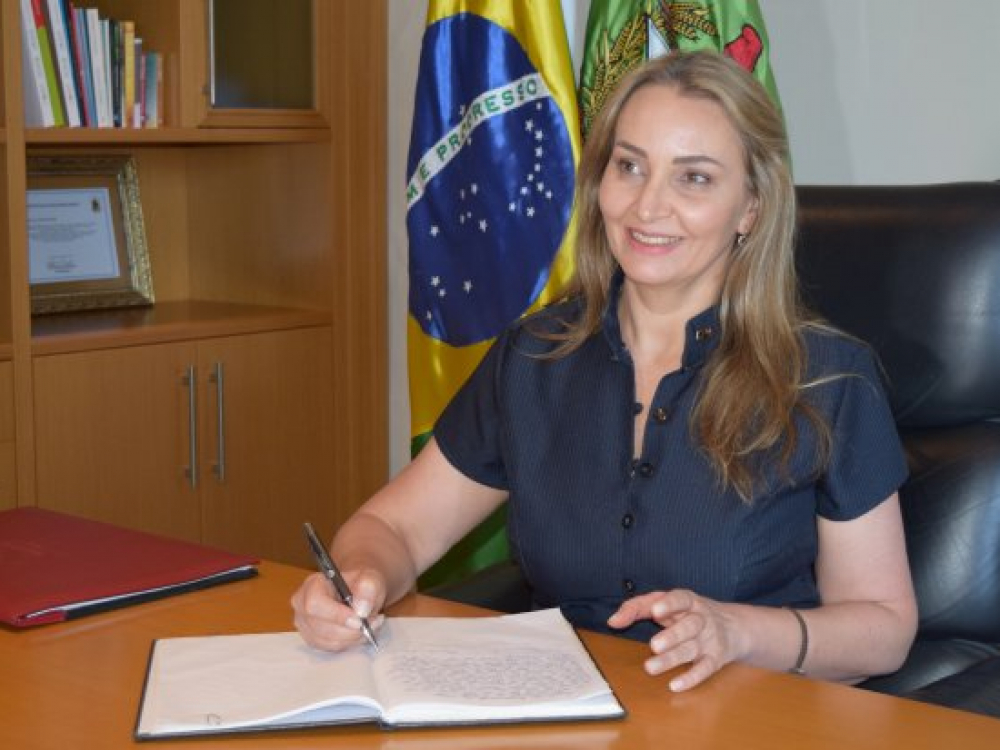 Governadora Daniela Reinehr toma posse oficialmente em Florianópolis