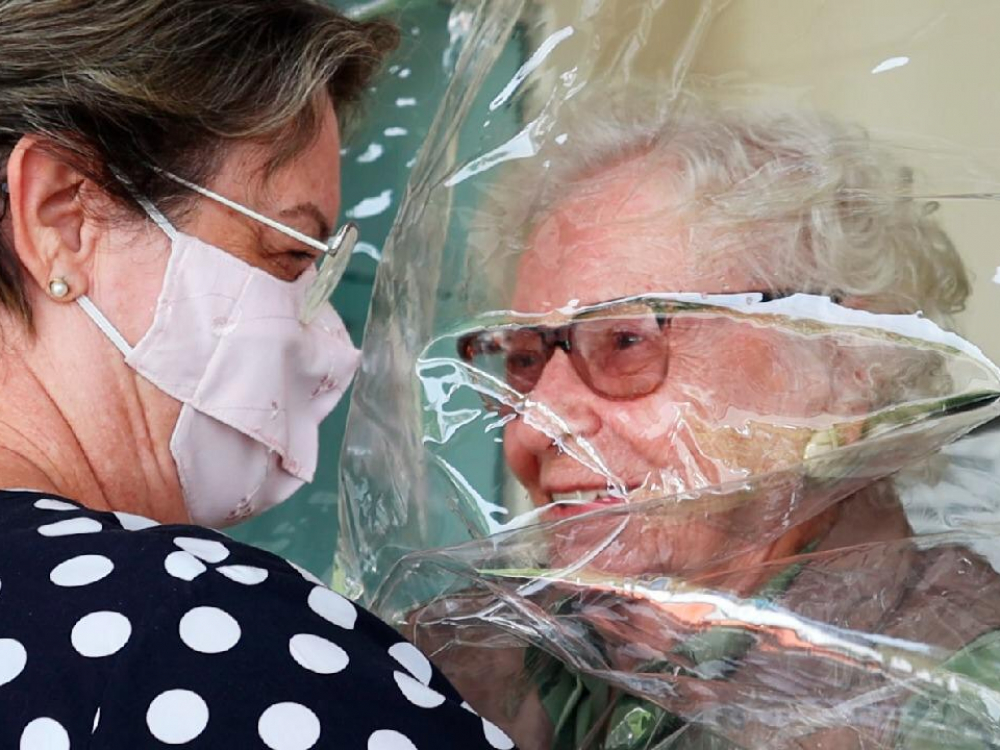Unimed Blumenau promove ações com Idosos em asilos de Blumenau e região
