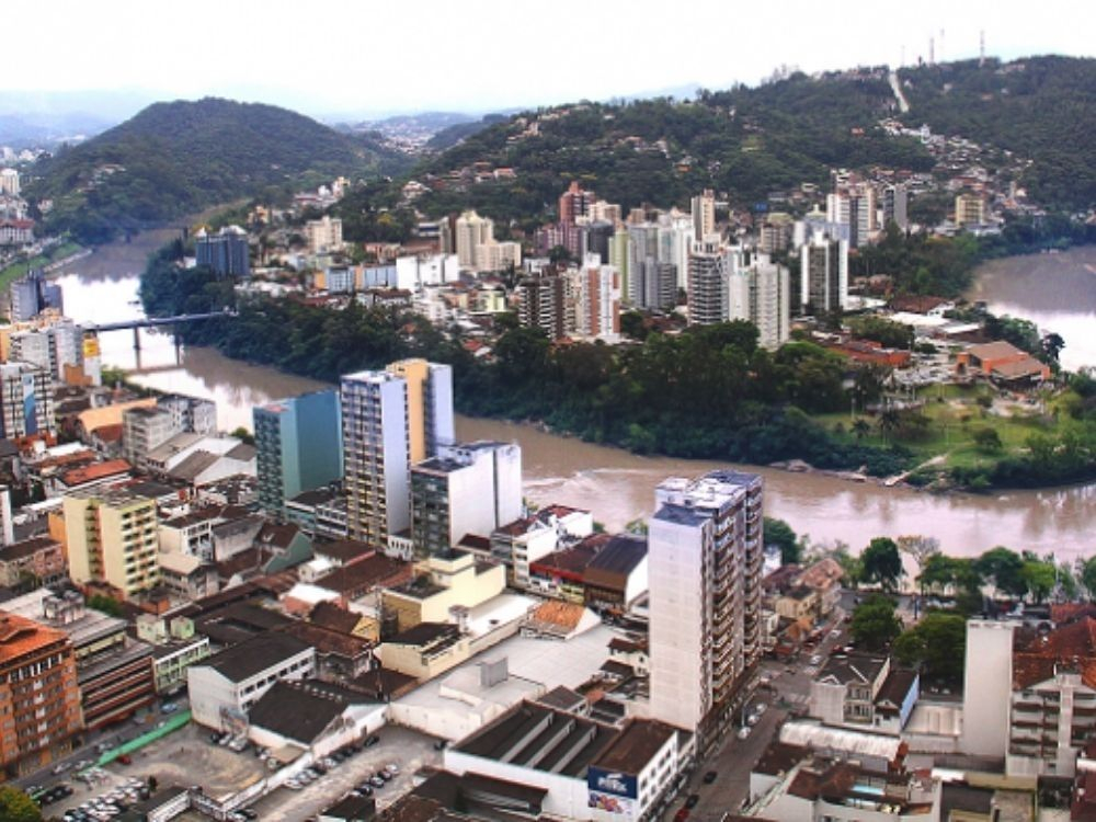 Tempo fica instável nesta quarta-feira de feriado em Blumenau 