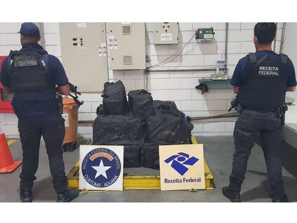 Receita Federal realiza a apreensão de 443 kg de cocaína no Porto de Itapoá 
