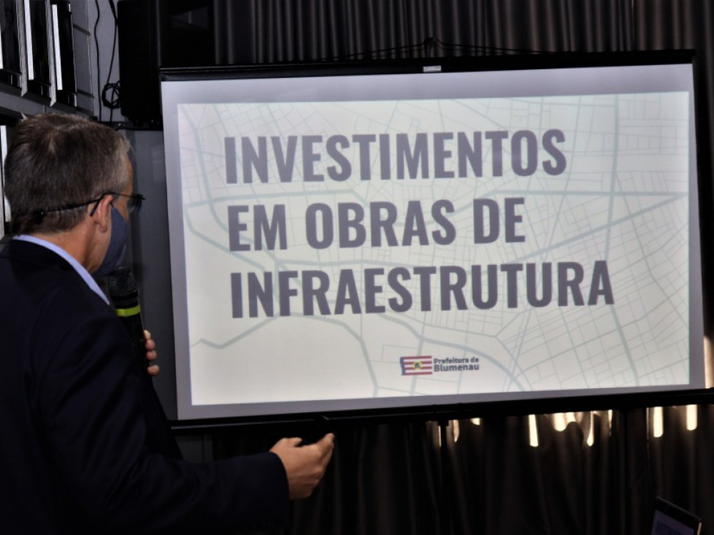 Prefeitura de Blumenau assina ordens de serviço para obras de infraestrutura