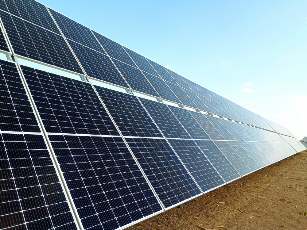 REIVAX fornecerá controlador de energia para o parque solar Alex da Elera Renováveis