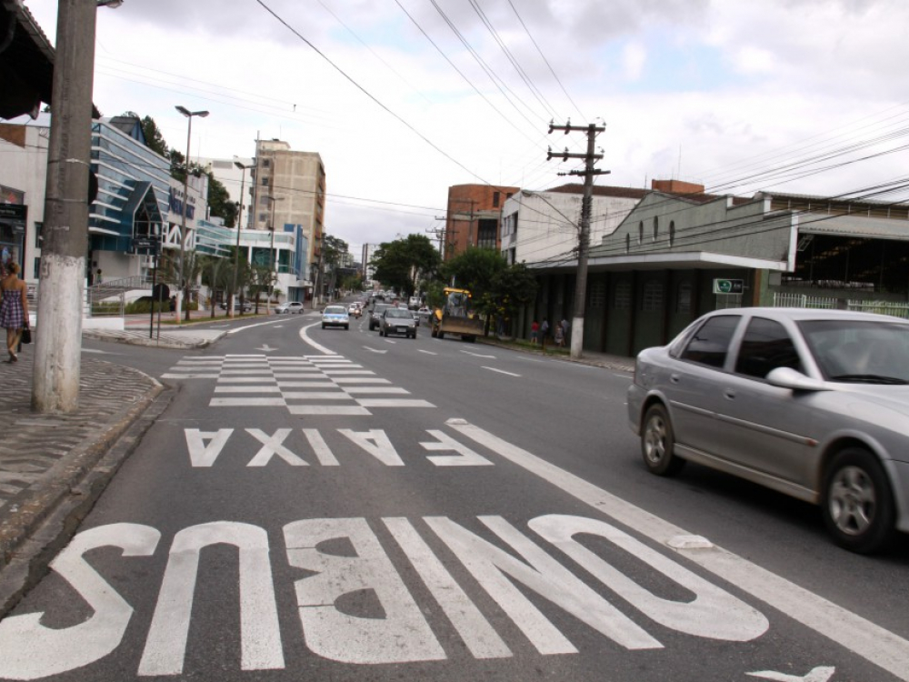 Sancionada lei que autoriza a circulação de transporte escolar nos corredores de ônibus em Blumenau