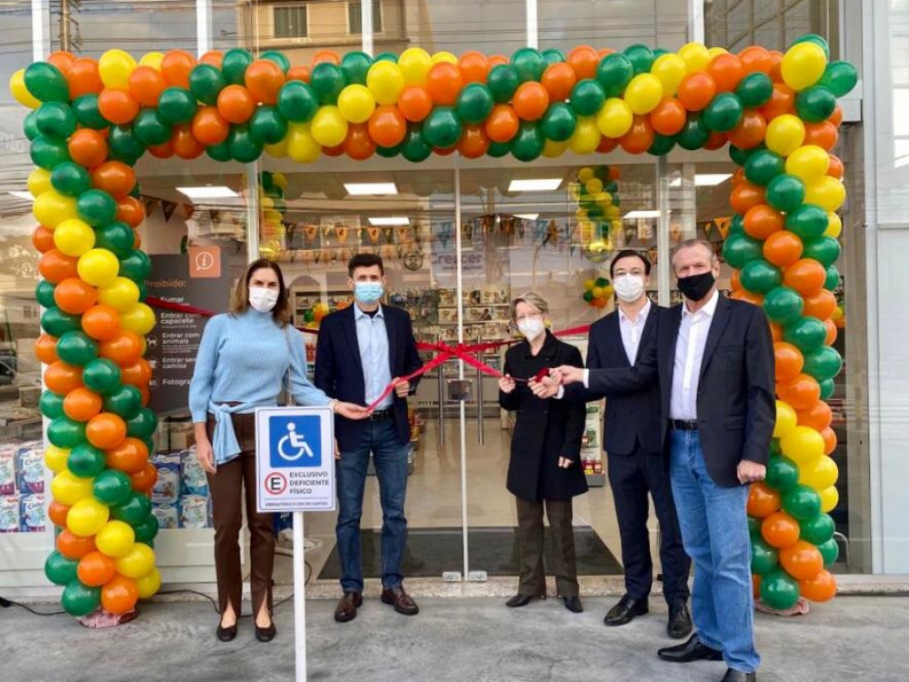 Cooper inicia projeto das farmácias de rua em Blumenau