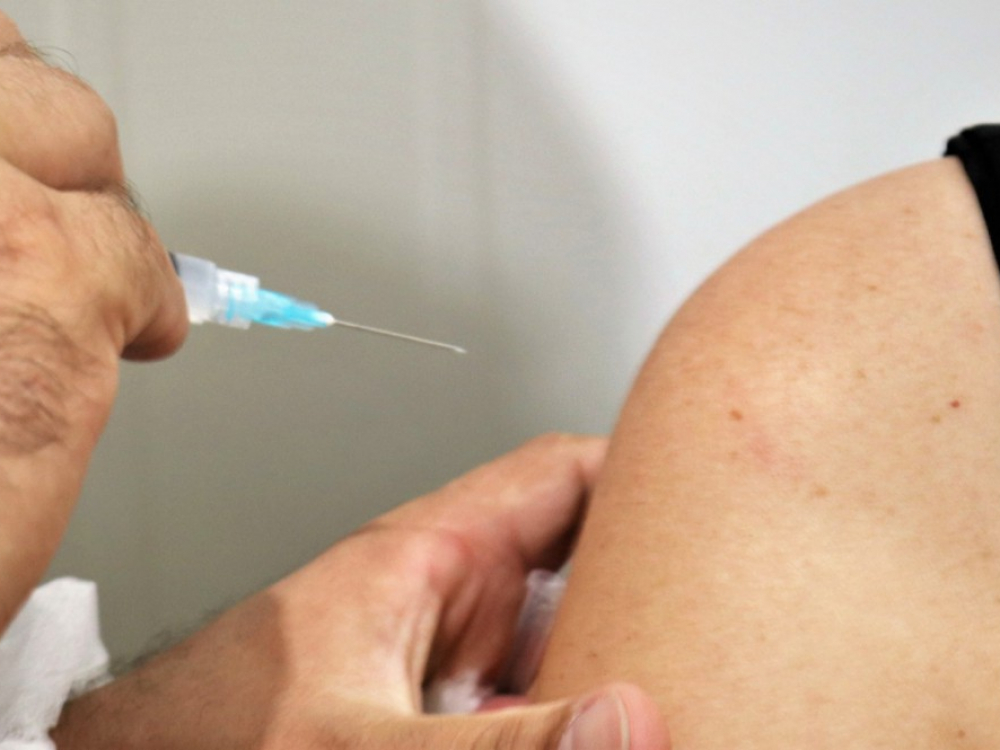 Agenda de vacinação contra a Covid-19 reabre para pessoas acima dos 46 anos