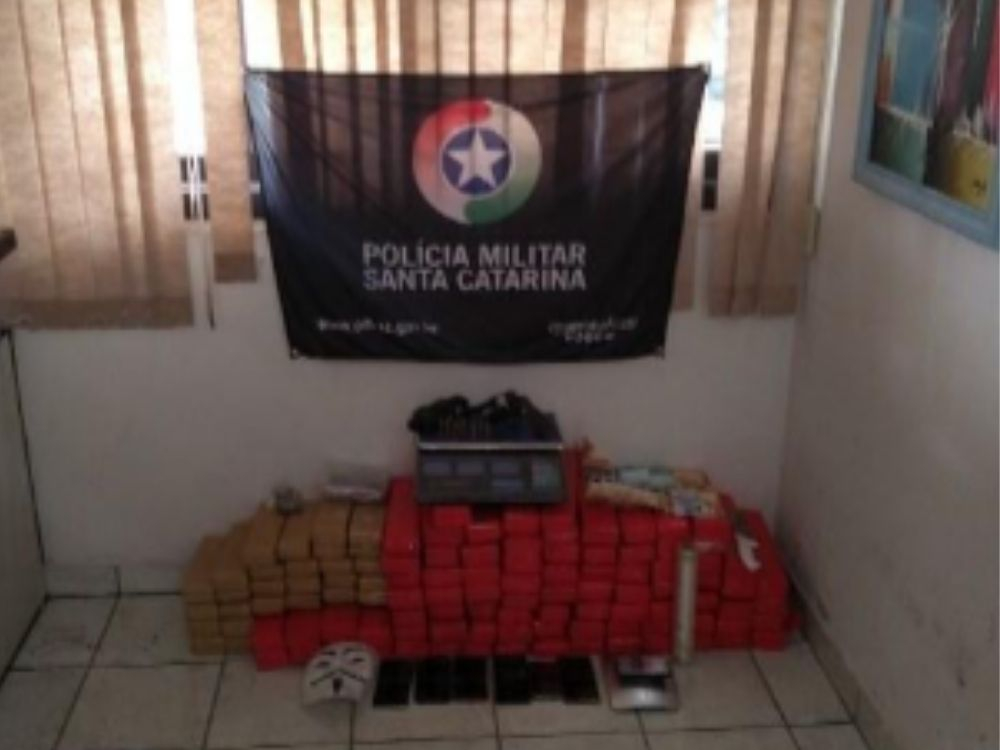 Sete pessoas são detidas por envolvimento no tráfico de drogas no bairro Água Verde