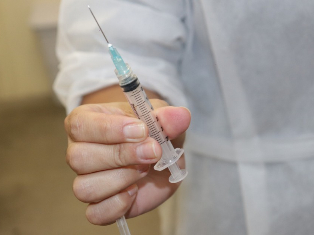 Agendamentos de primeira dose da vacina contra Covid-19  continuam suspensos em Blumenau 