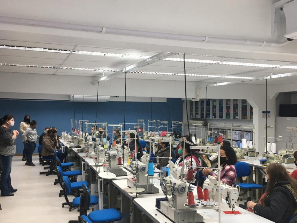 SENAI e parceiros da região do Vale do Itajaí promovem curso de costura básica