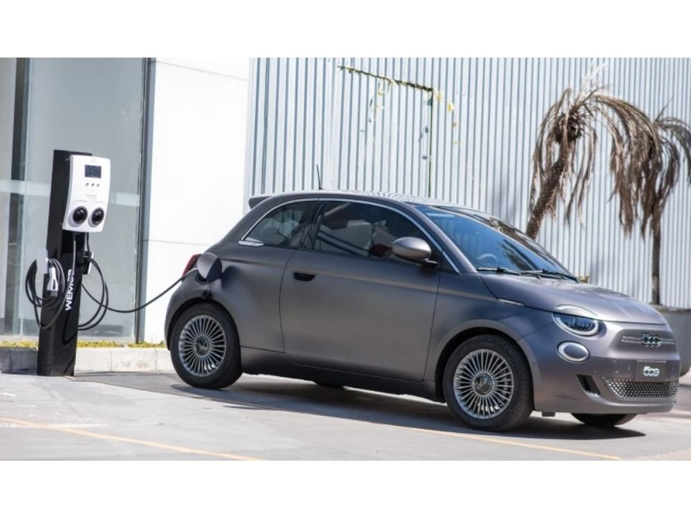 WEG é a nova fornecedora oficial de Estações de Recarga para o veículo elétrico 500e da FIAT