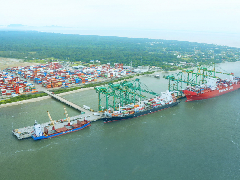 Porto Itapoá finaliza 1º semestre com aumento de importações e na movimentação de contêineres