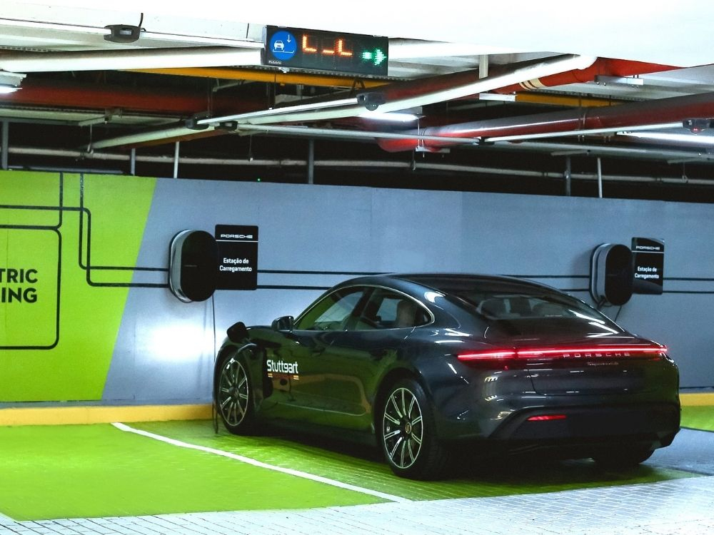 Neumarkt e Norte Shopping contam com estações de recarga da Porsche Brasil para veículos elétricos e híbridos