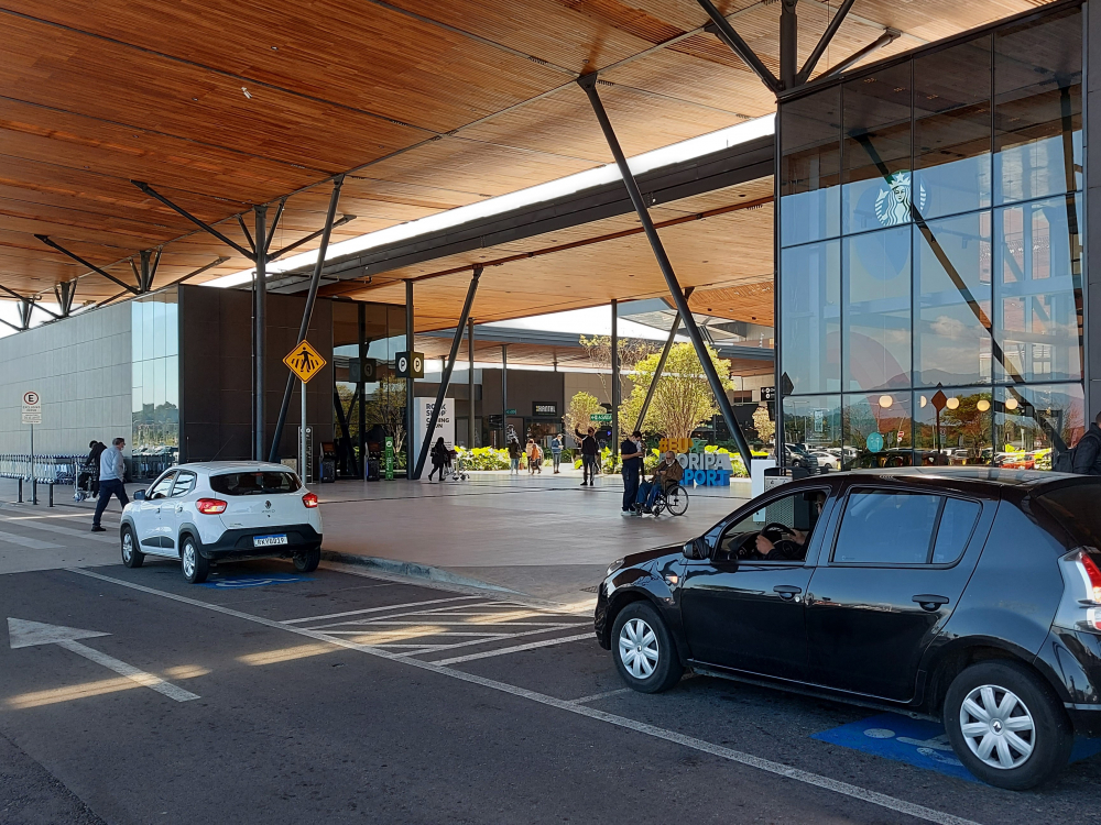 Floripa Airport e Uber assinam contrato para operação no Aeroporto Internacional de Florianópolis