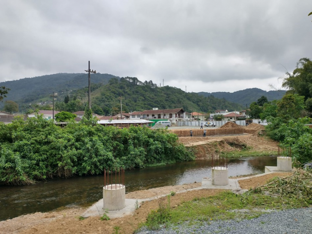 Obra em nova ponte no Distrito do Garcia é retomada pelo município