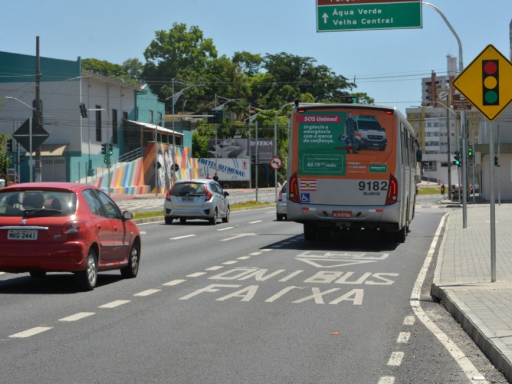 Circulação de veículos nos corredores de ônibus é suspensa a partir de segunda