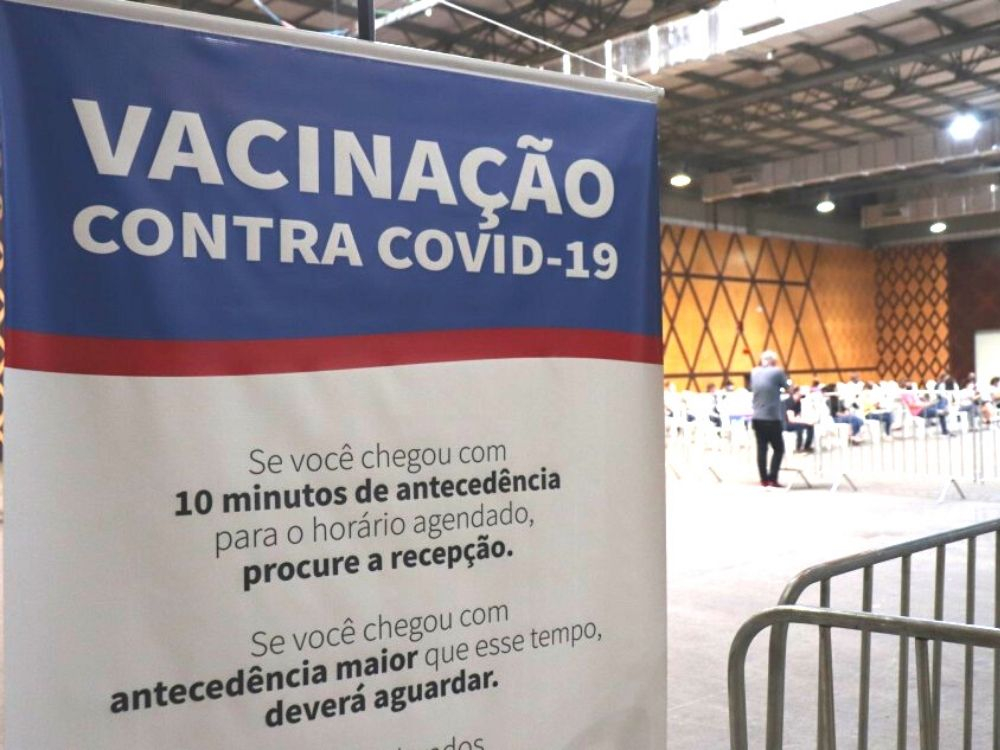 Blumenau reabre agendamento do reforço da vacina contra a Covid-19 para trabalhadores da saúde