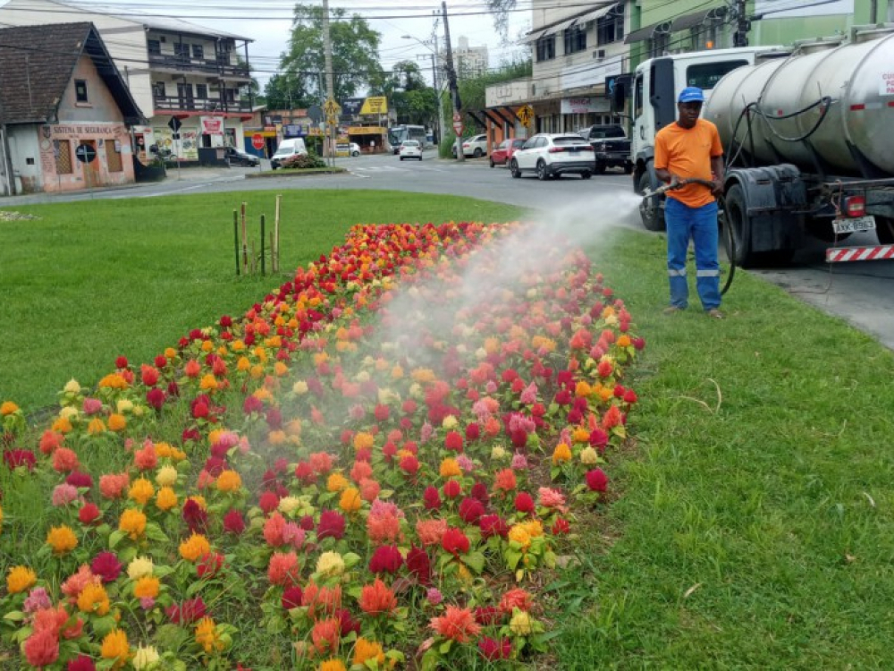 Serviços de manutenção da Prefeitura de Blumenau garantem título de Cidade Jardim