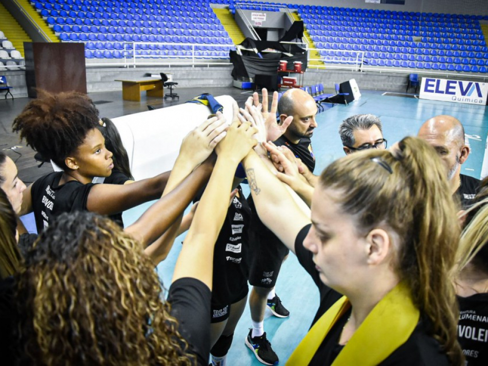 Bluvolei/FURB/SME estreia na Superliga B de olho em uma vaga na elite do vôlei feminino