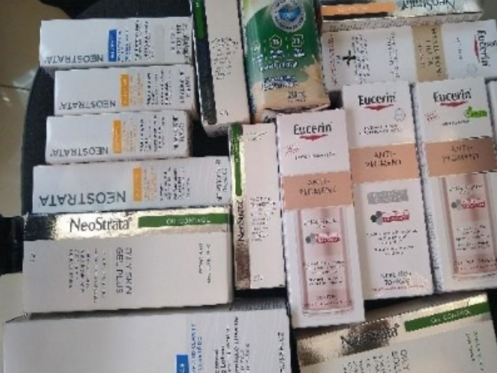 Homem é detido pós furtar cosméticos em farmácia, no Centro de Blumenau