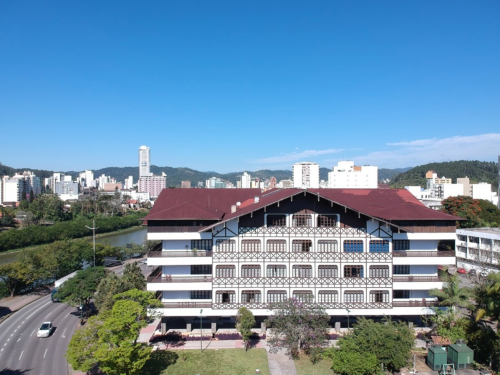 Quinta-feira de calor e temperaturas elevadas em Blumenau 