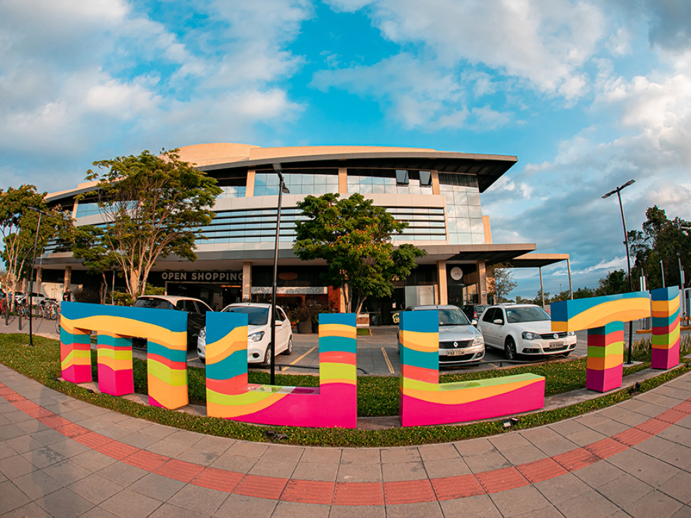 Com 100% de ocupação, open shopping de Florianópolis gera mais de 60 vagas de trabalho