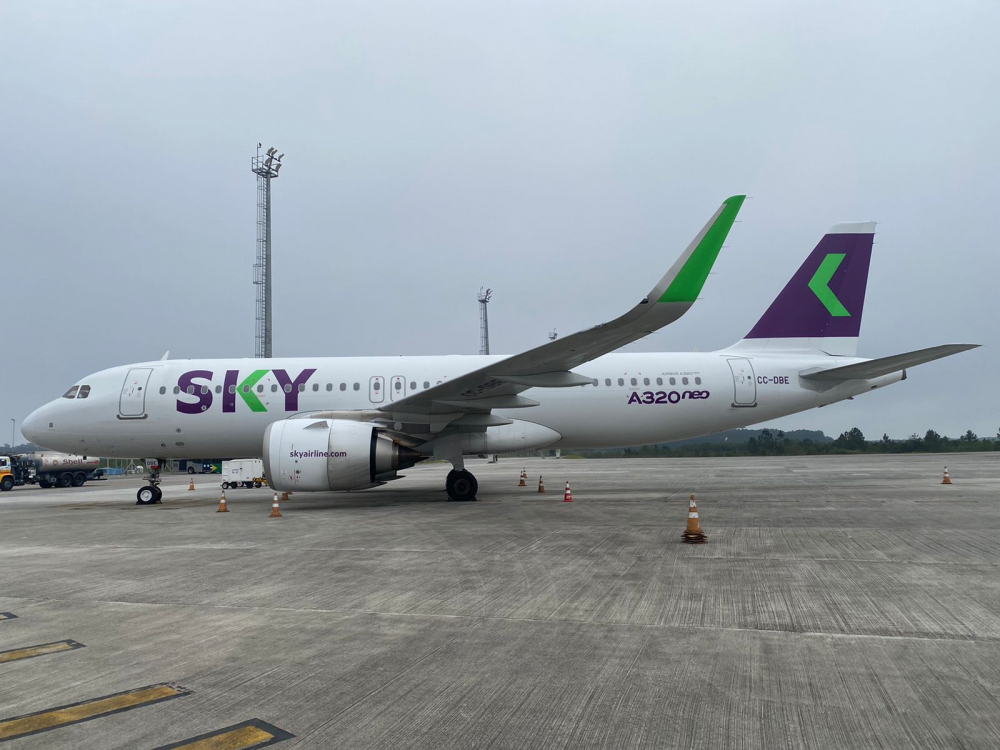 Aeroporto de Florianópolis recebe primeiro voo da nova rota regular para Santiago do Chile