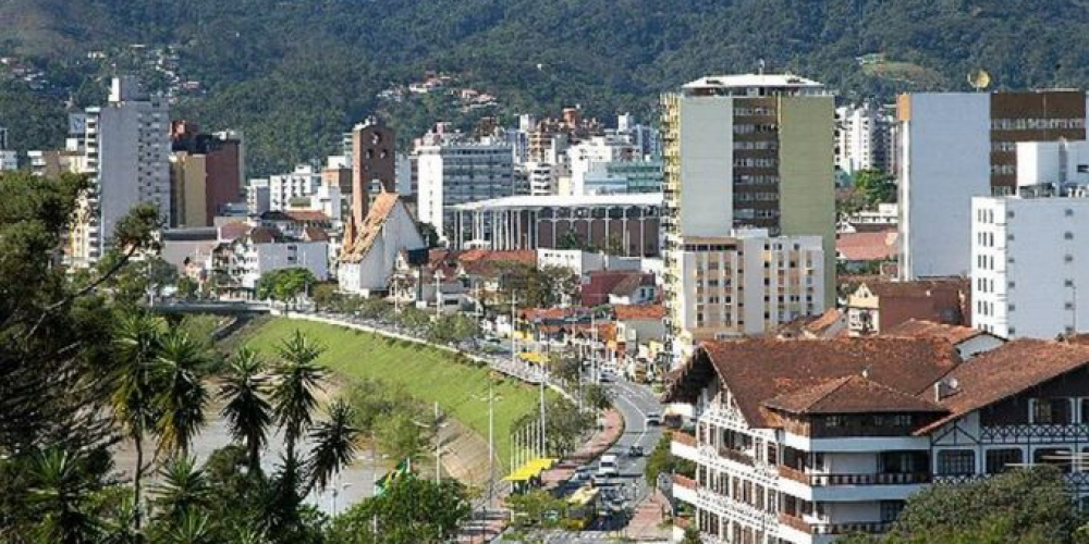 Quinta-feira de predomínio de sol, com chance de chuva em Blumenau 