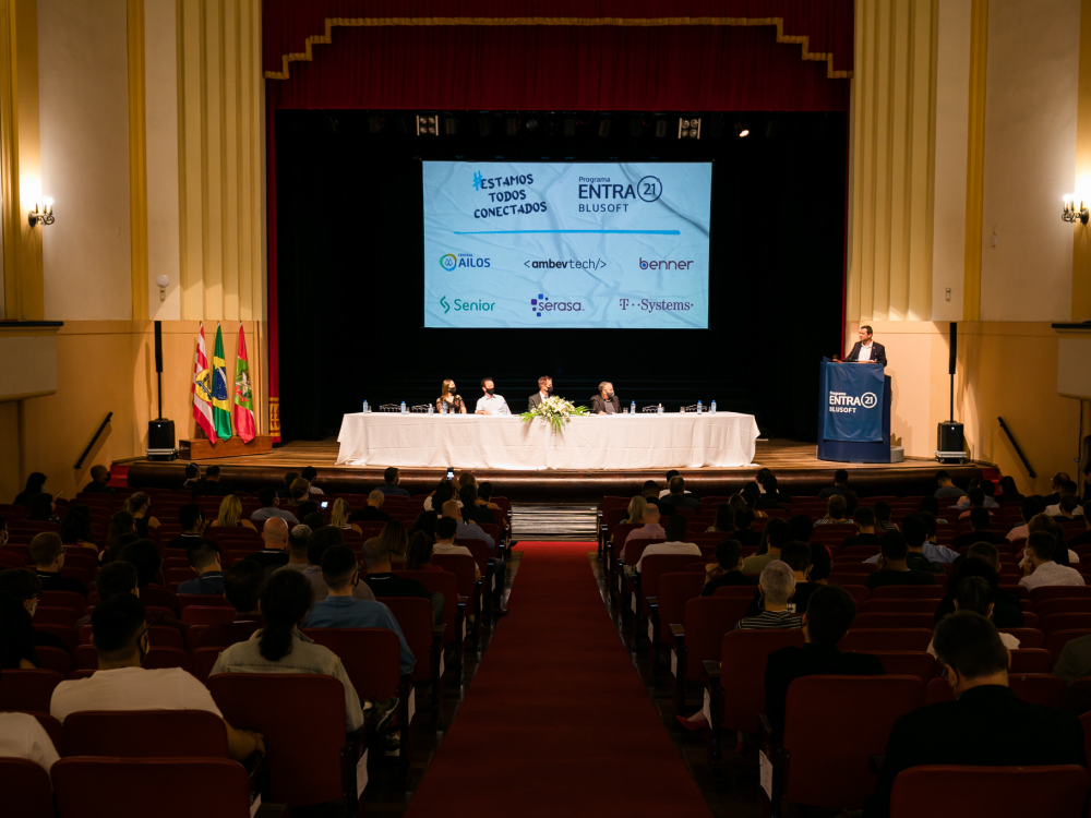 Mostra de Talentos e Formatura do Programa Entra21 acontecem dias 25 e 26