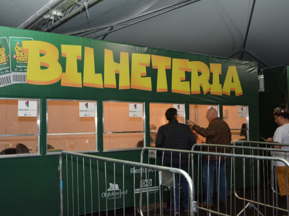 Jornal de Blumenau Saiba o que fazer com o ingresso antecipado, com a suspensão temporária da