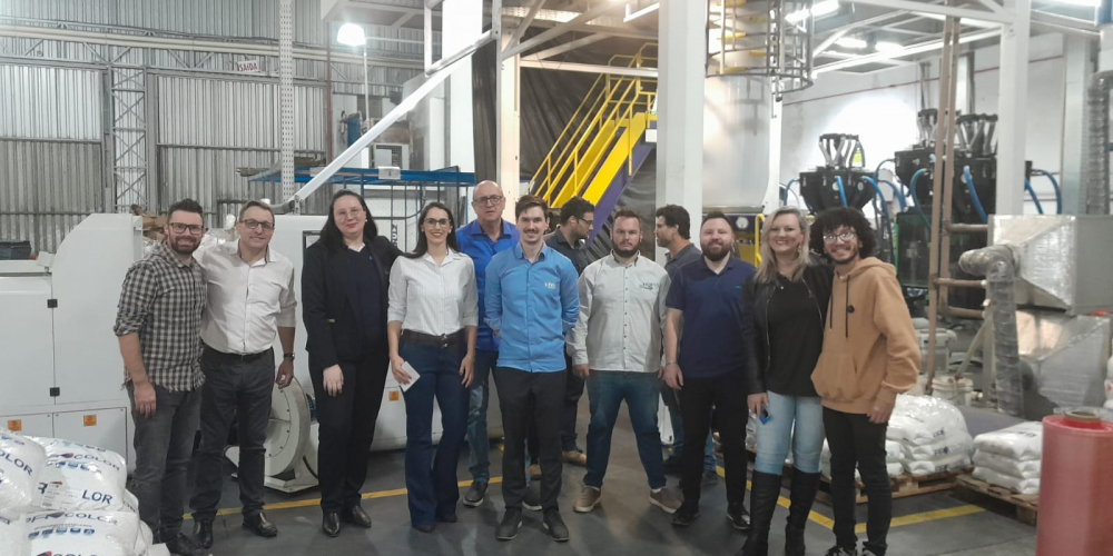CDL Conexões realiza visita técnica na fábrica da Viva Embalagens, de Blumenau