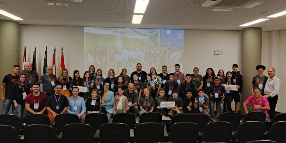 Projeto de Inovação Social “De Guru para Guri” faz Hachathon com escola de Gaspar