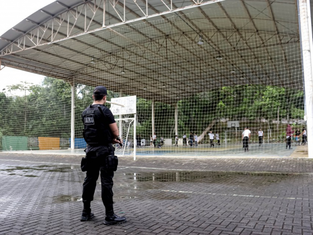 Decisão do Tribunal de Contas afeta contratação de seguranças armados nas escolas de Blumenau