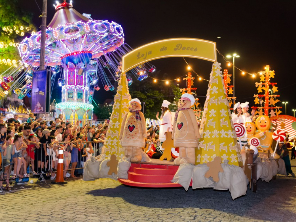Quarto desfile do Natal em Blumenau ocorre neste sábado (9)