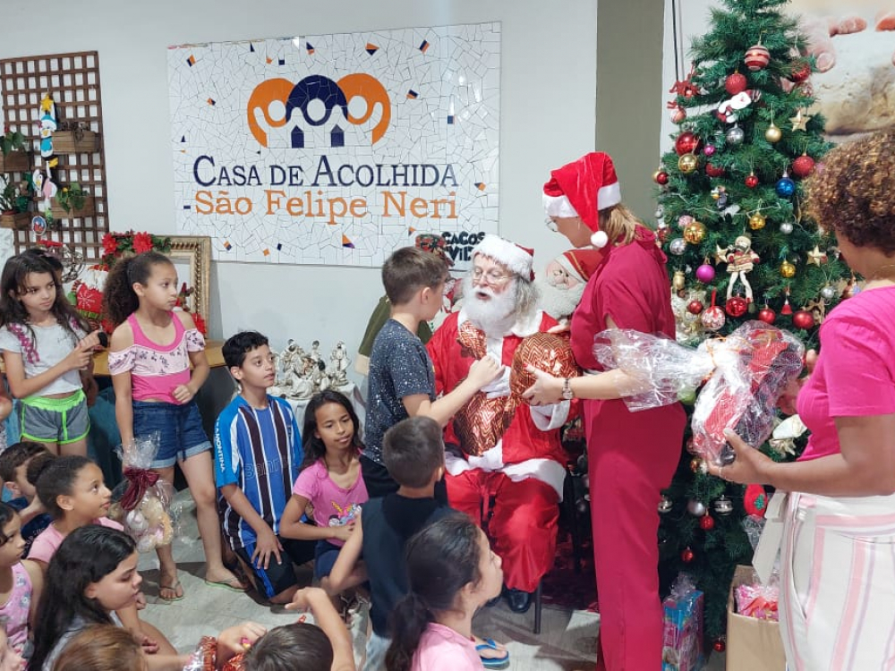 Núcleo do Centro, da CDL Blumenau, entrega mais de 500 brinquedos a crianças carentes